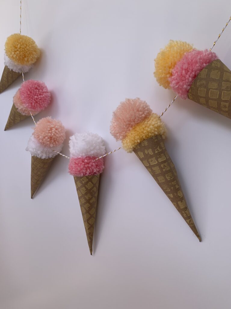 Pom-pom garland