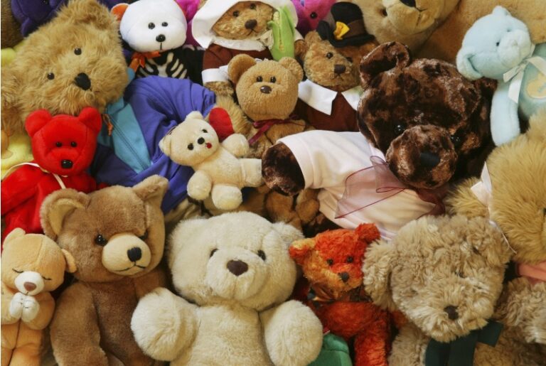 Large bundle of teddy bears - Etiquette for gifting preloved presents