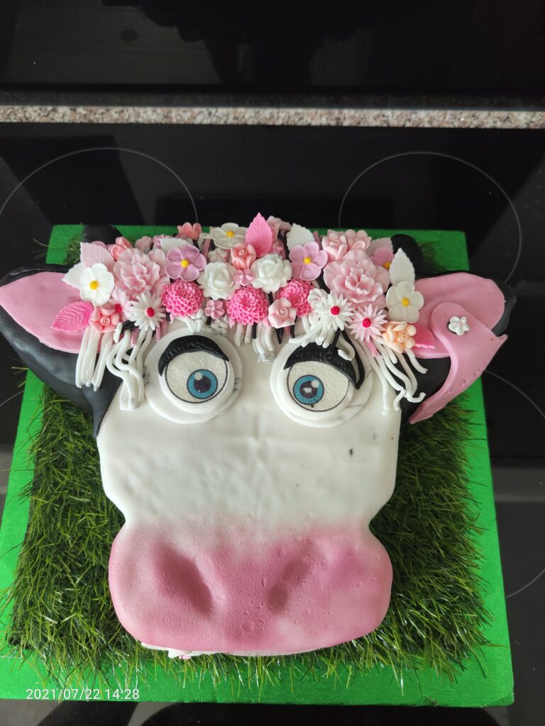 Cow birthday cake