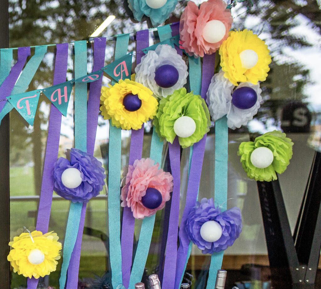Tissue paper and balloon clam shell decorations