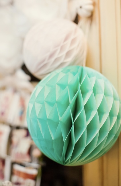 Circular honeycomb paper decoration