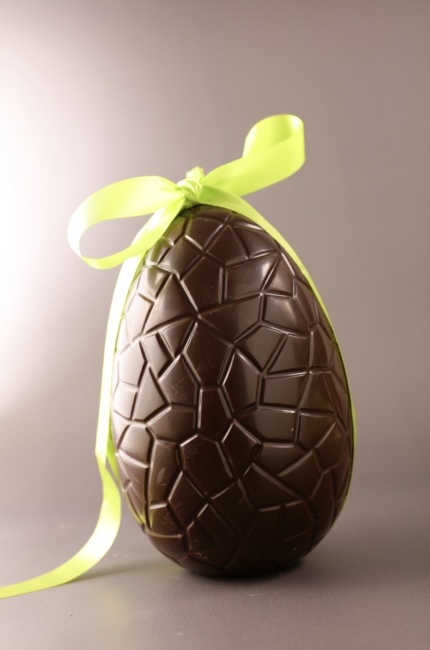 Easter egg with a bow round it